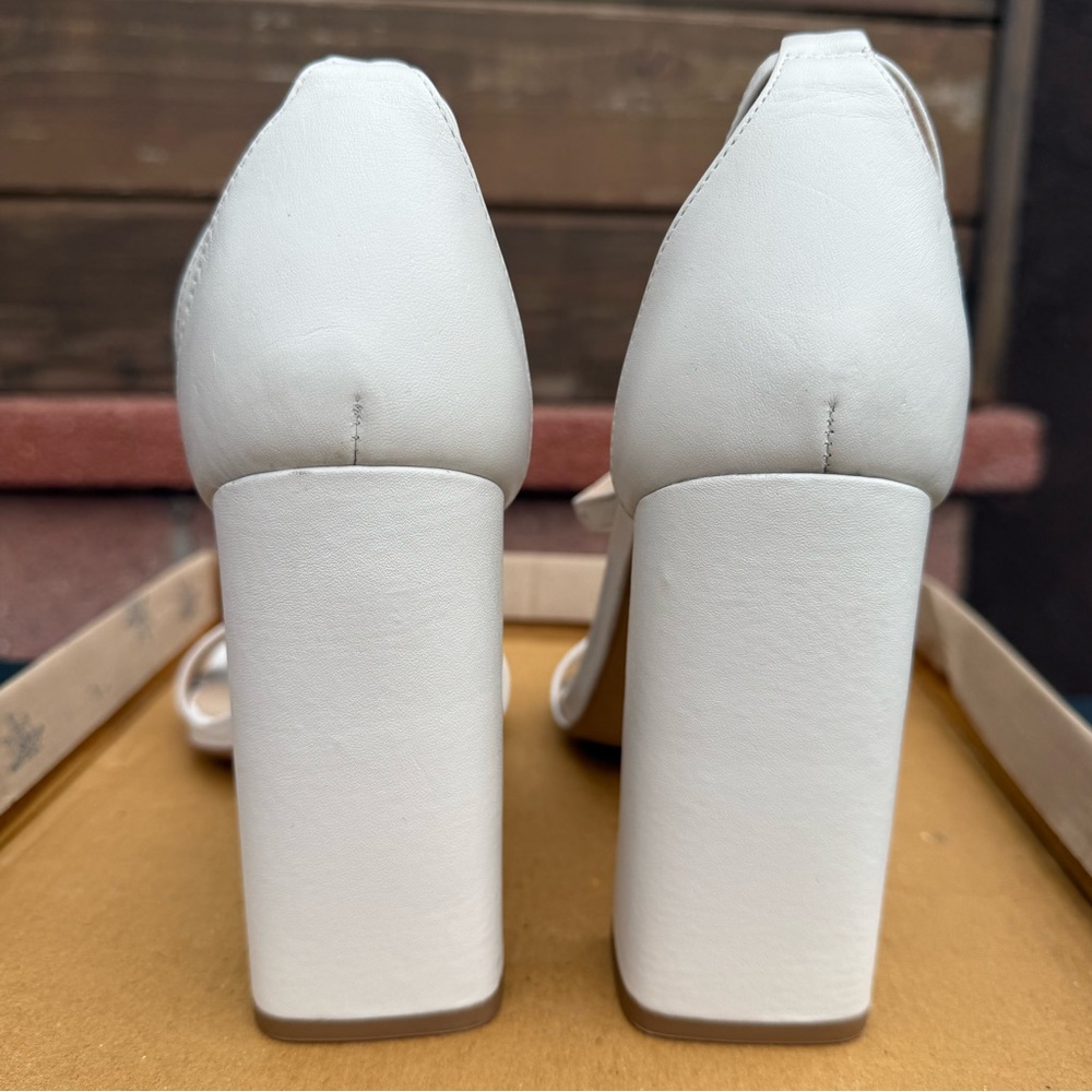 Steve Madden tiaa heel in white size 8.5
USED - Picture 7 of 12